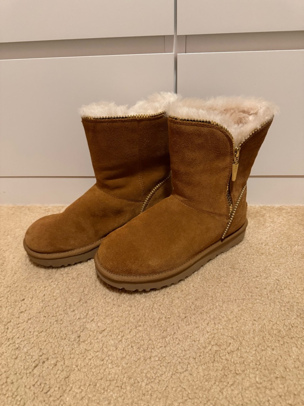 UGGS Classic Women's Shearling-Lined Suede Boots - Chestnut